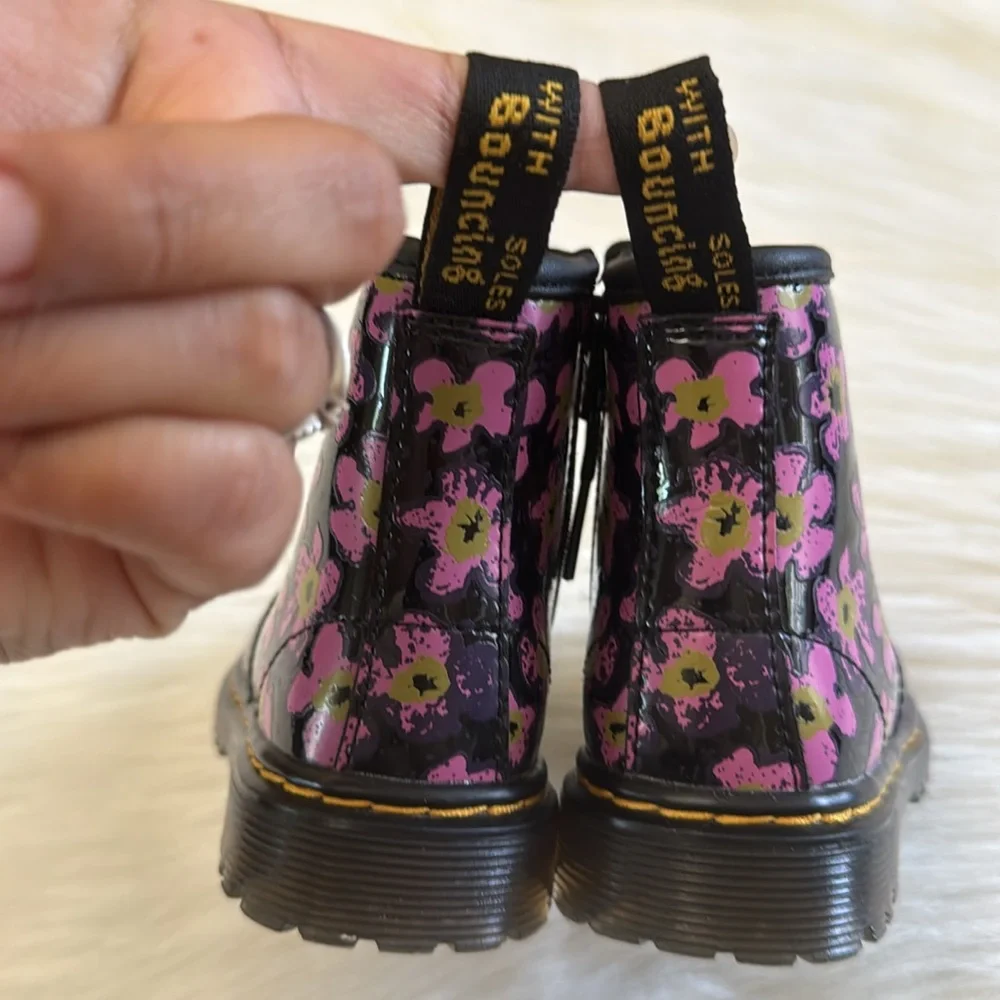 Dr. Martens Toddler Pansey Fayre Pink Floral Combat Boots Size 7